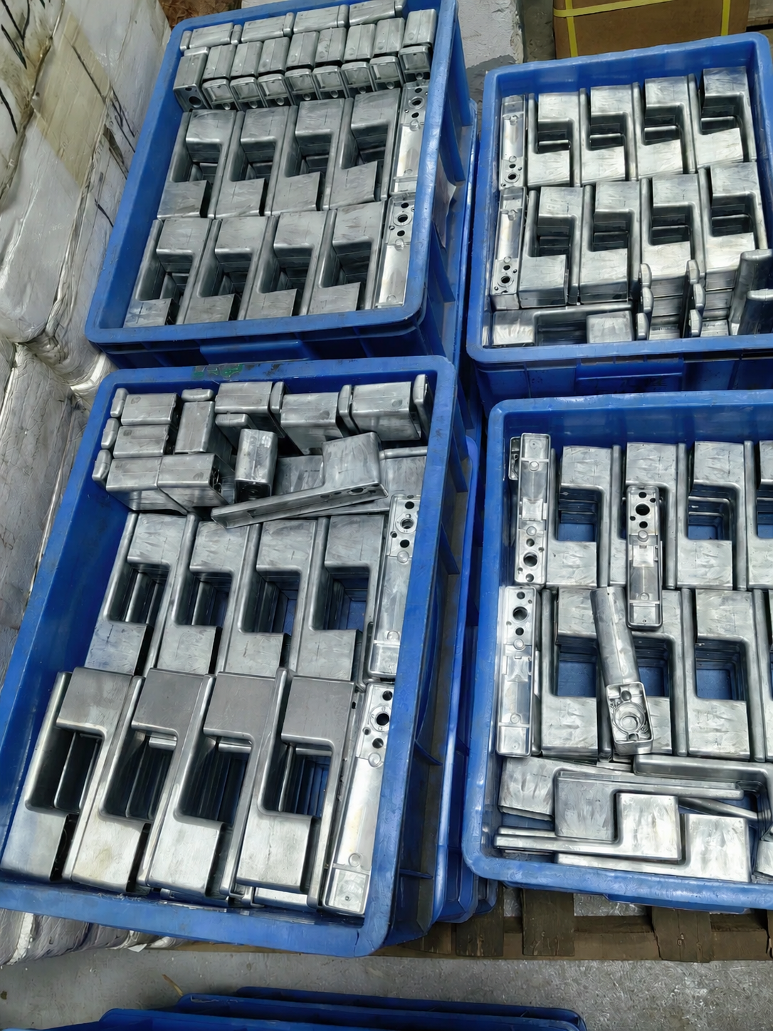 Raw minimalist door lock bodies after die-casting